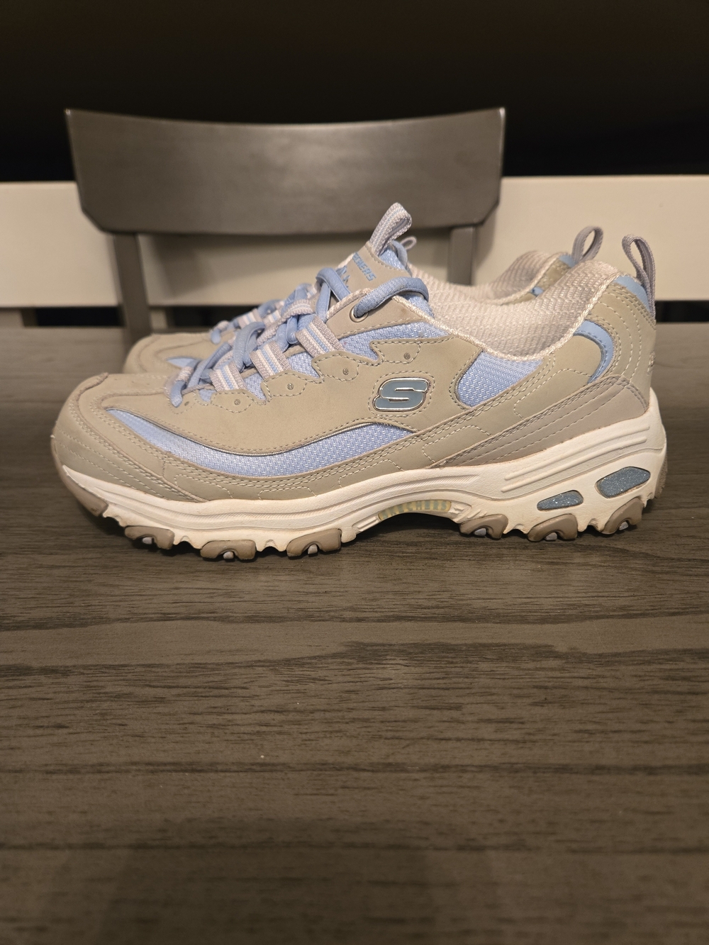 Skechers Sport Womens 9 Sneakers Casual Shoes Gray Leather Y2k